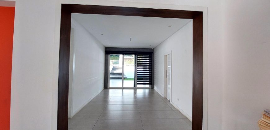 Casa en Santo Domingo – Renta y Venta