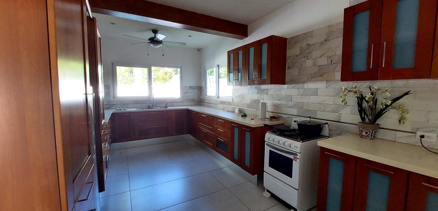 Casa en Santo Domingo – Renta y Venta