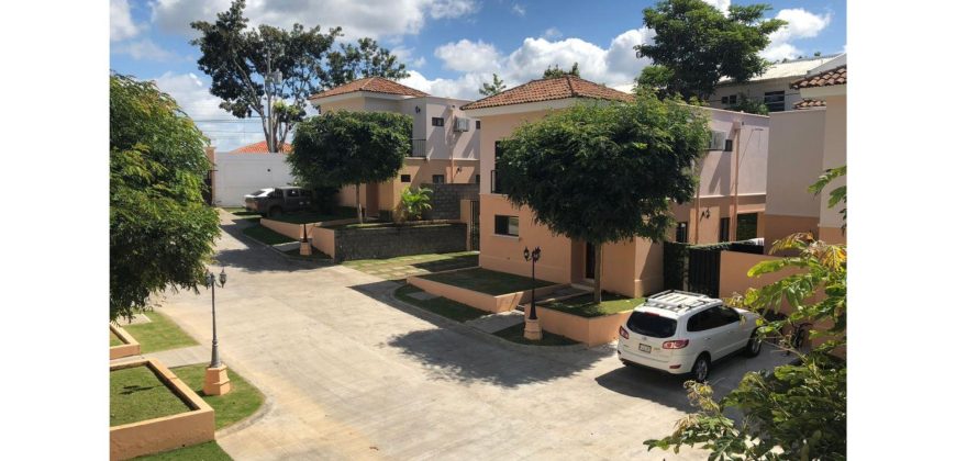 Casa en venta en condominio Villa Esmeralda