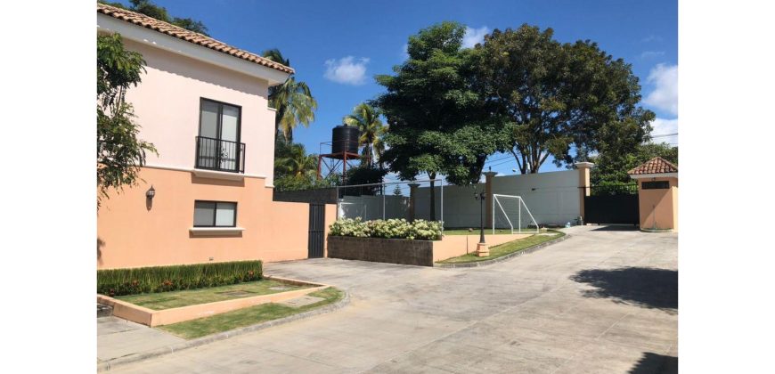 Casa en venta en condominio Villa Esmeralda