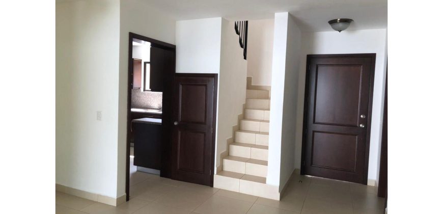 Casa en venta en condominio Villa Esmeralda