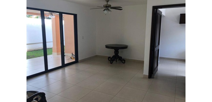 Casa en venta en condominio Villa Esmeralda