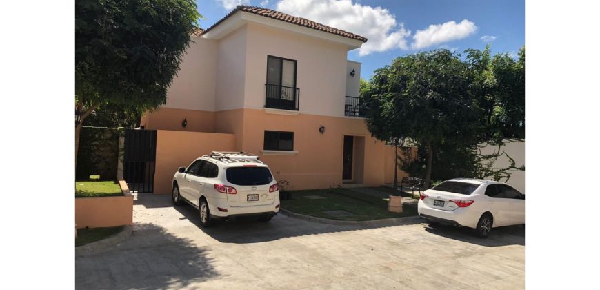 Casa en venta en condominio Villa Esmeralda