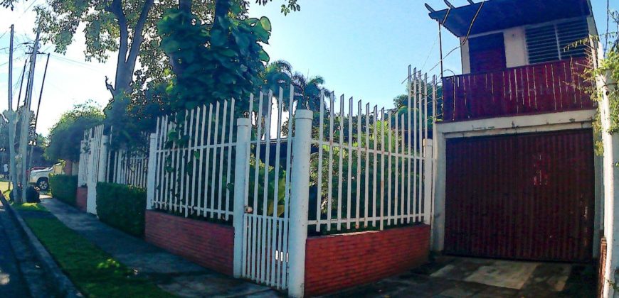 Casa en venta en Los Robles Managua