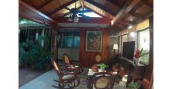 Casa en venta en Los Robles Managua