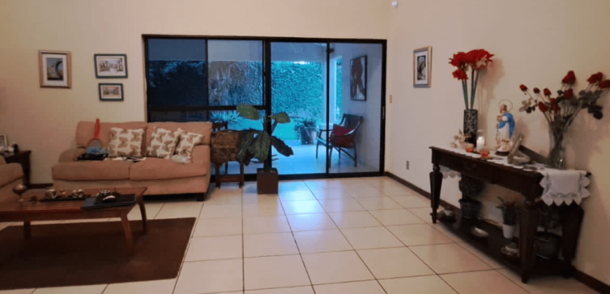 Casa en venta en Residencial Metropolis – Carretera a Masaya