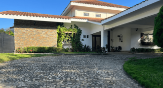 Casa en venta en Urbanización Montecarlo, Managua