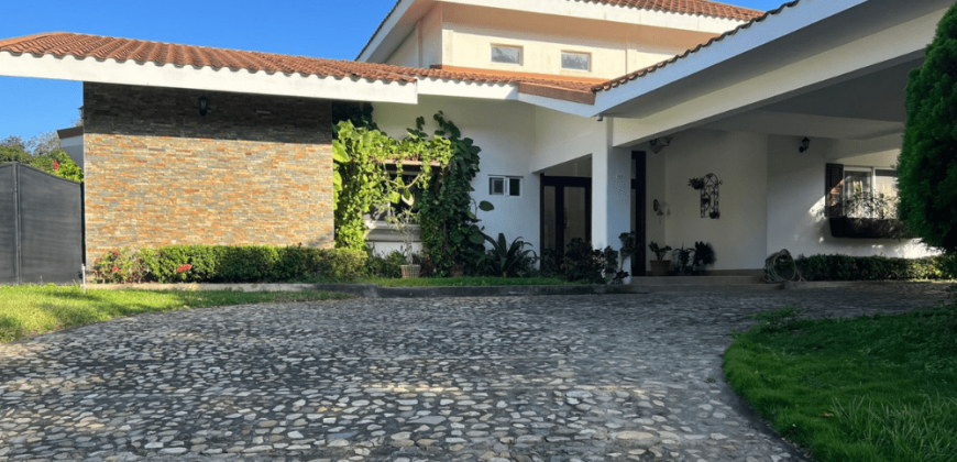 Casa en venta en Urbanización Montecarlo, Managua