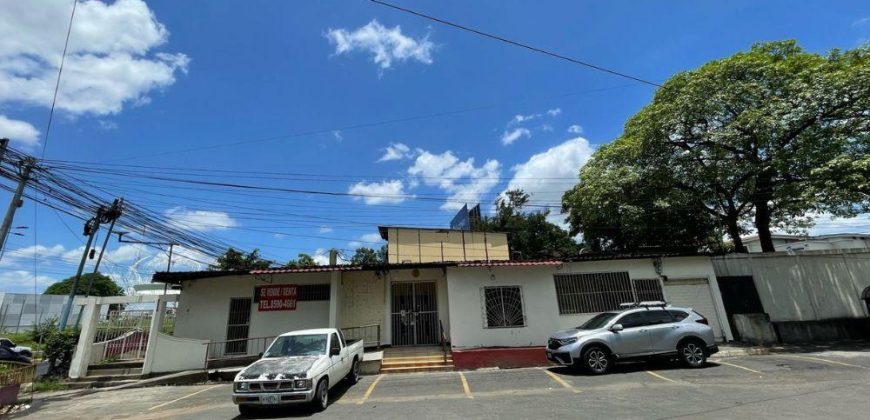 Plaza Comercial en Venta en Rotonda El Güegüense, Managua