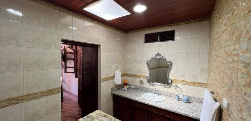 Exclusiva Casa de Lujo en Venta en León, Nicaragua