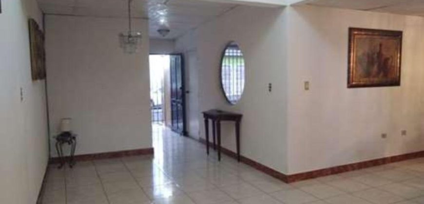 Casa en venta en Las Brisas, Managua