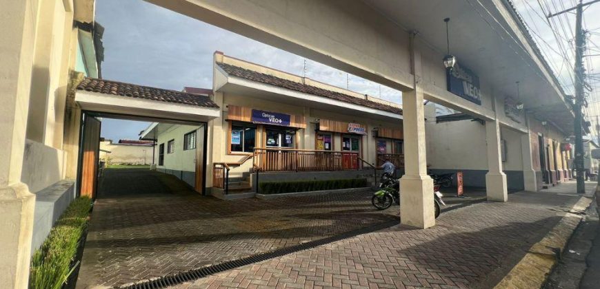 Plaza comercial en venta en León