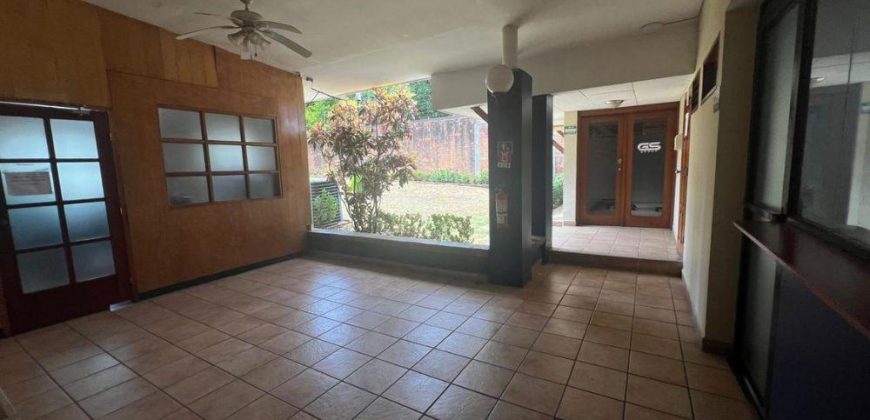 Casa en Venta en Bolonia, Managua – Amplia Propiedad Ideal para Negocios o Vivienda