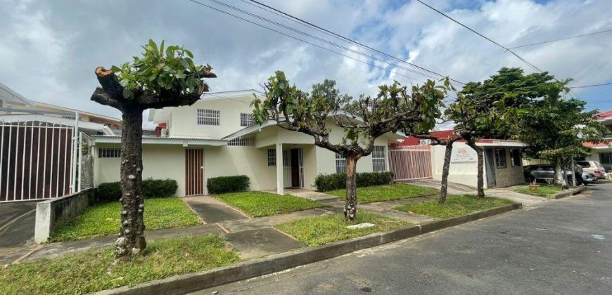 Casa en Venta en Urbanización Lomas de San Ángel, Managua