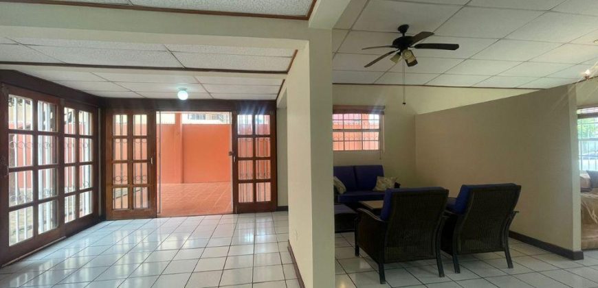 Casa en Venta en Urbanización Lomas de San Ángel, Managua