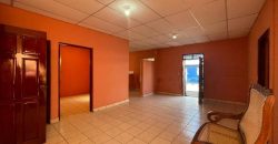 Casa Ideal para Vivienda u Oficina en Venta o Renta en Barrio Javier Cuadra de Montoya