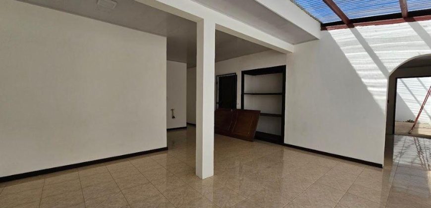 Se Vende Casa Segunda Entrada Las Colinas, Managua