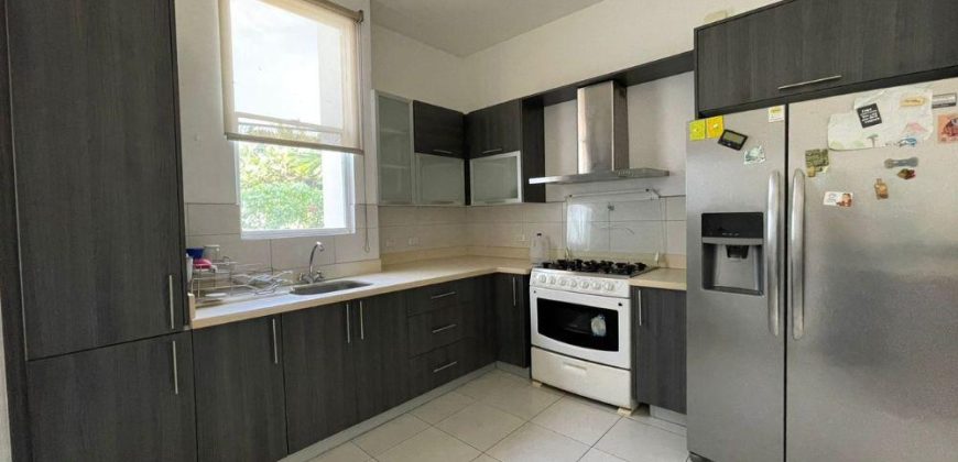 Se Vende Casa Segunda Entrada Las Colinas, Managua