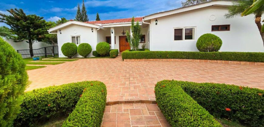 Preciosa Casa de Venta en Colinas de Santa Cruz, Las Colinas, Managua