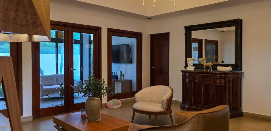 Preciosa Casa de Venta en Colinas de Santa Cruz, Las Colinas, Managua